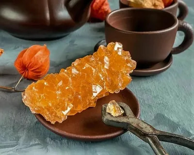 تصویر 1 از نبات شاخه‌ ای زعفرانی تازه تولید شده از زعفران خالص